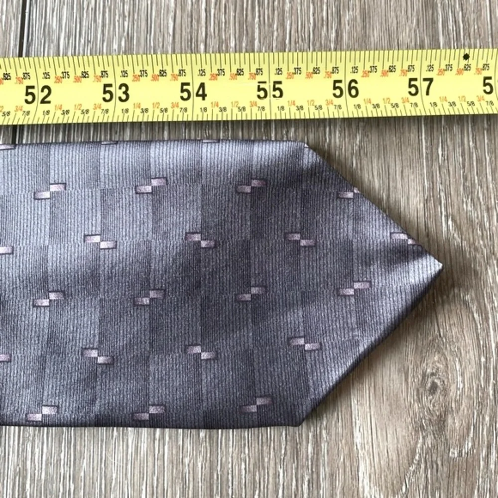 VAN HEUSEN Necktie Men’s Tie Gray With Small Purple Rectangle Detail 100% Silk